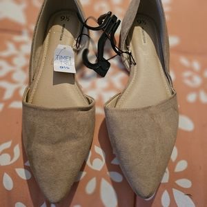Size 9.5 Tan Pointed Flats